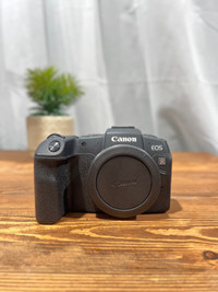 Canon RP Camera Body - Mint Condition - Perfect for Creatives!