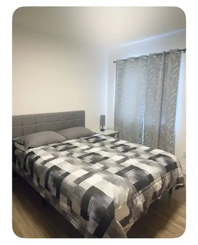 UIOT Bedroom W/ shared Bathroom.