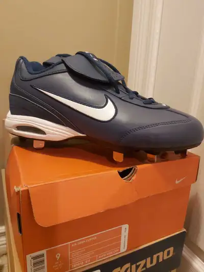 Step up to the plate with these brand new Size 9 Nike Air Zoom Clipper baseball cleats. Designed for...