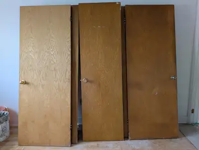 9 wood doors/portes en bois. 100$, View more
