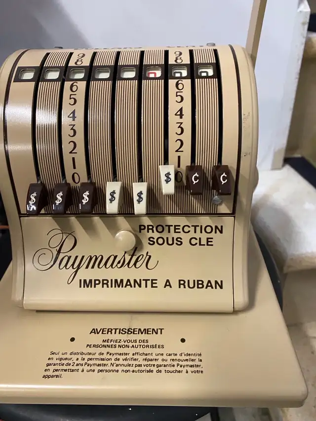 Paymaster in Arts & Collectibles in Laurentides - Image 5