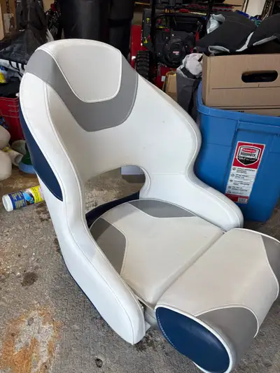 Wise Baja boat seat with flip-up bolster Like new condition Bright white/gray/midnight blue (navy) A...