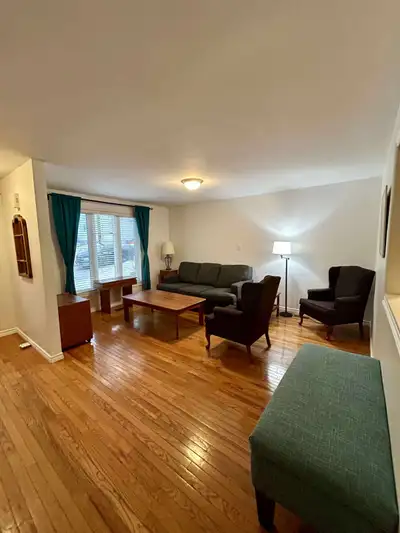 3 Rooms for Rent in Central Owen Sound Move in ready. Home located in quiet West side neighborhood i...