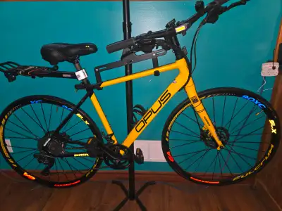 Modèle Citato 3 presque jamais utilisé. (600 km) Quelques ajouts compris: porte-bagage, cyclomètre C...