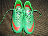 NIKE MERCURIAL GREEN NEON SOCCER SHOES - KIDS' SIZE 2.5