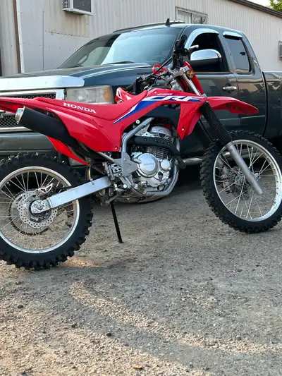 Have put 1 hour on it No leins Battery start Trade for quad or diesel pick up 403-763-8803