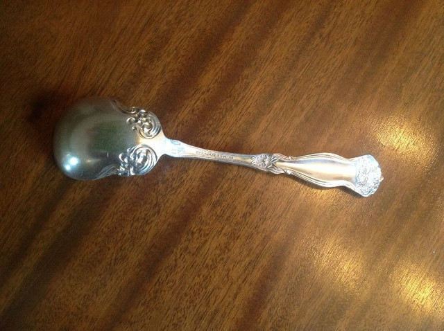 SUGAR SPOON "ARBUTUS" (LOCATION PORT DOVER) in Kitchen & Dining Wares in St. Catharines - Image 3