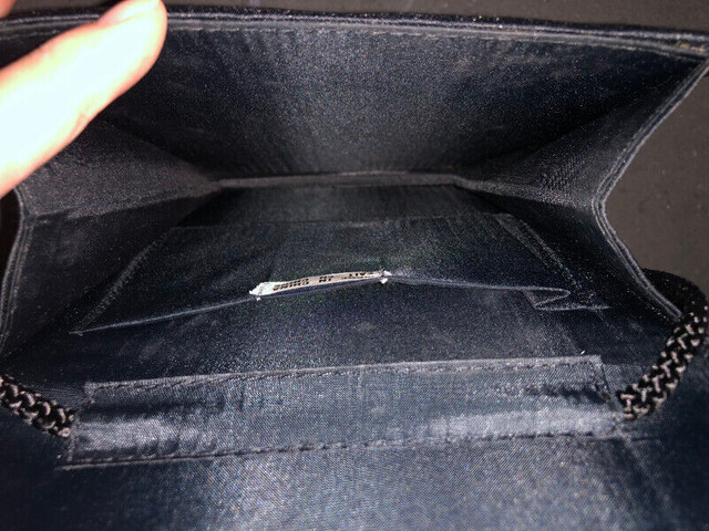 Black purse in Women's - Bags & Wallets in Edmonton - Image 3