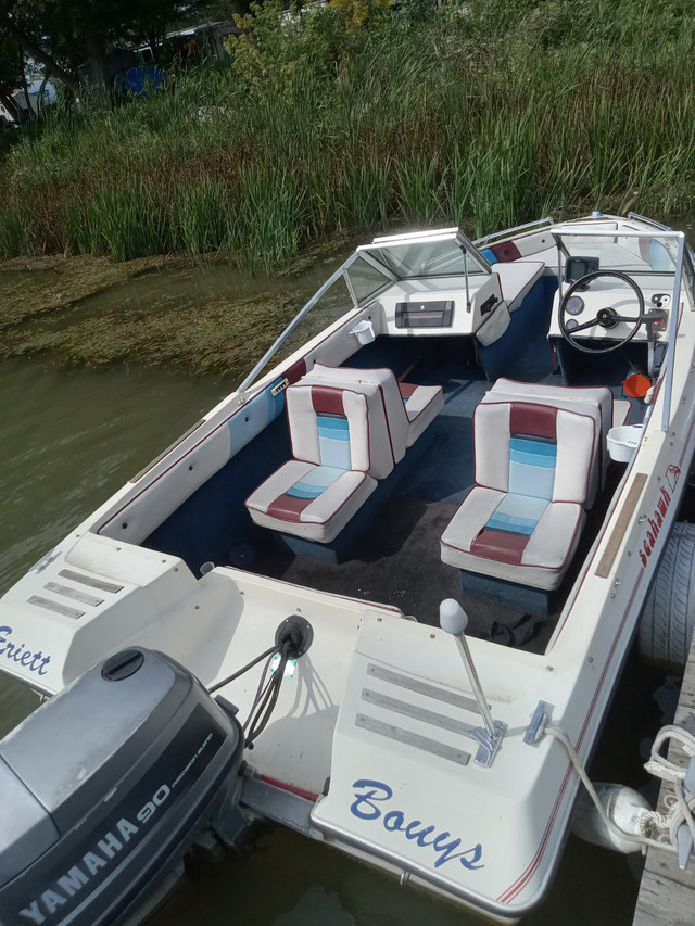 15 ft bowrider style boat with 90hp yamaha and trailer in Powerboats & Motorboats in St. Catharines