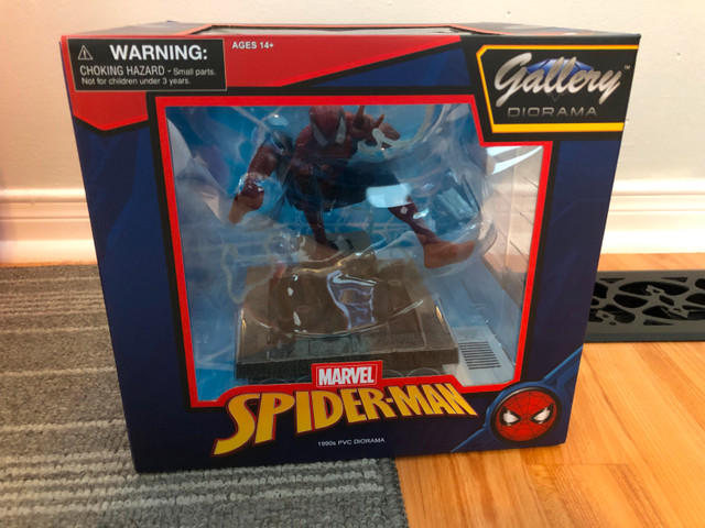 LIKE NEW Spider-Man (90s version) Diamond Gallery PVC Statue in Arts & Collectibles in Cambridge - Image 3