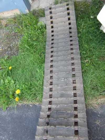 have a good used arctic cat snowmobile track for sale...15"x136"x2.52 pitch with a 3/4" lug....never...
