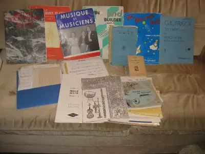 LIVRES DE MUSIQUE - FEUILLES INDIVIDUELLES ET LIVRES DE CHANSONS, View more