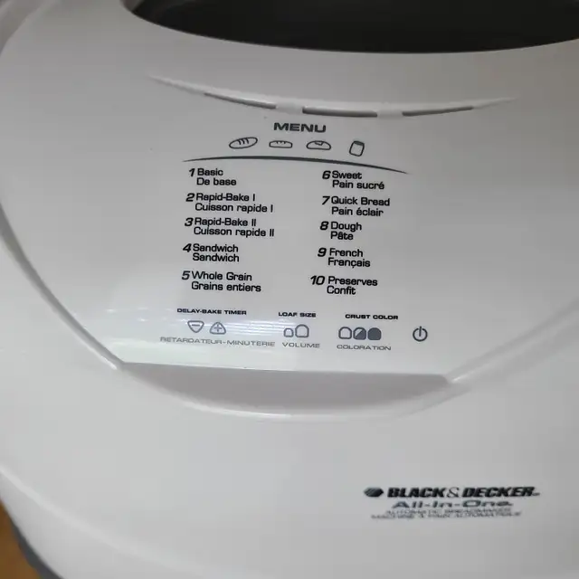 Black & Decker 3lb bread maker. Like NEW.535727084845803525