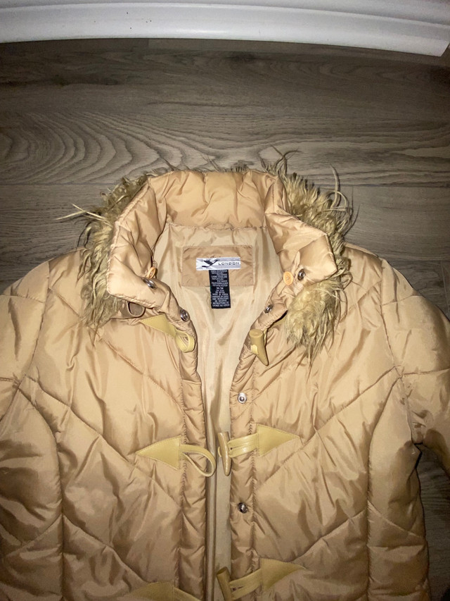 Manteau d’hiver pour femmes - Medium dans Femmes - Hauts et vêtements d'extérieur  à Ville de Montréal - Image 4