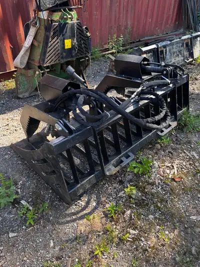 Skid steer grapple bucket for sale. Used it for a day and realized it’s not the right bucket for wha...