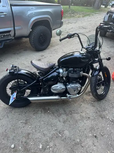 2018 Triumph Bonnyville Bobber , great bike , 1200cc , super low km , Custom seat and bars upgrade ,...