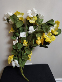 Decorative Artificial Flowers & Feathers