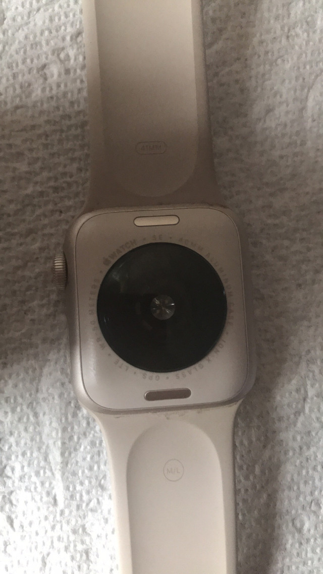 Apple Watch se 40mm  in Cell Phone Accessories in St. Catharines - Image 2