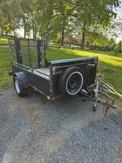 5x9 utility trailer. Not being sold as road worthy. Frame is rusting out,needs some work or could be...