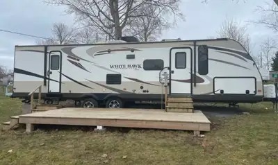 In very nice condition, 2015, outdoor kitchen, A/C, Double slide-outs, fridge, stove, DVD/TV, stereo...
