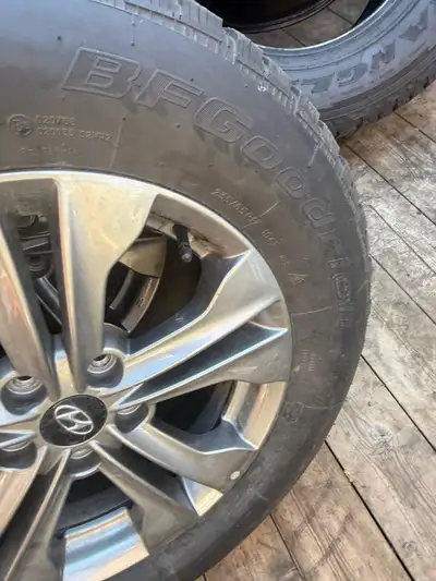Almost new set of bfgoodrich winter with original hyundai rims and tpms Will also fit rav4,crv,rogue...