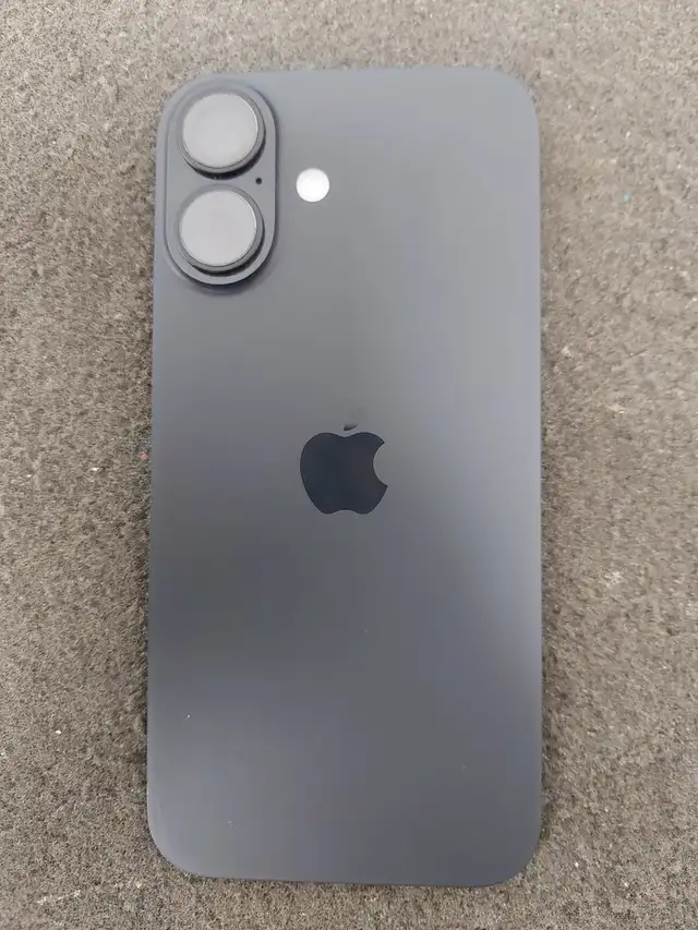 iPhone 16516707848070768641