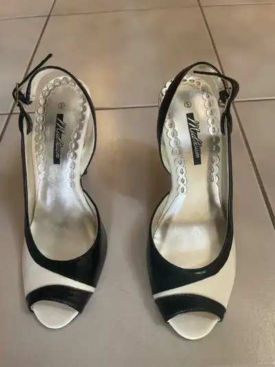 Women’s heels size 5, View more