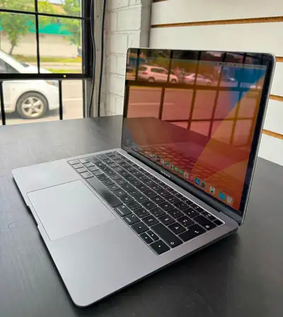 Apple MacBook Air 13 Pouce Retina --------------------------------------- Pour le 2018 : Intel Core...