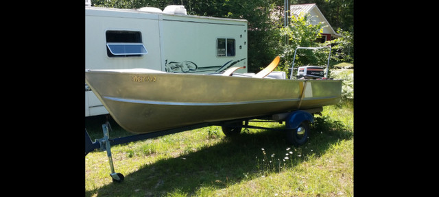 16 ft deep princecraft boat for sale 50 hp johnson ,trailer . in Powerboats & Motorboats in Pembroke - Image 4