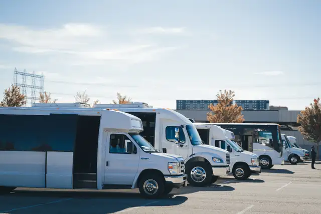LIMO & BUS DRIVERS WANTED in Drivers & Security in City of Toronto - Image 11