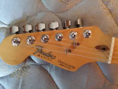 VEUILLEZ LIRE ATTENTIVEMENT ! Vintage 1988 Fender Stratocaster Standard USA Gaucher Très bon état po...