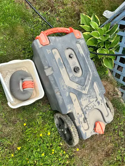 21 gallon, portable, septic excellent for campers that are parked in somebody’s yard without the abi...