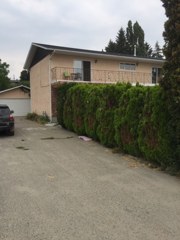 WALKUP BASEMENT 2 BEDROOM SUITE in west Kelowna but NEAR DOWNTOW Long