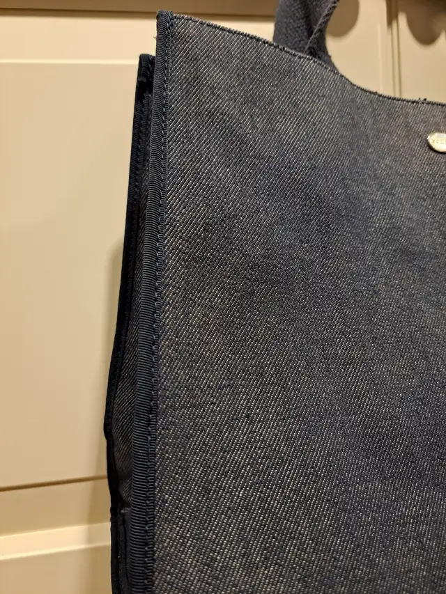 Authentic Burberry London Canvas Tote in Women's - Bags & Wallets in Oakville / Halton Region - Image 9