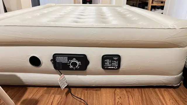 air mattress in Bedding in City of Toronto - Image 8