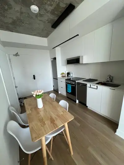 Carlton West – 1655 Carling Avenue, Ottawa Rent: $1,575/month Internet included Water and hot water...