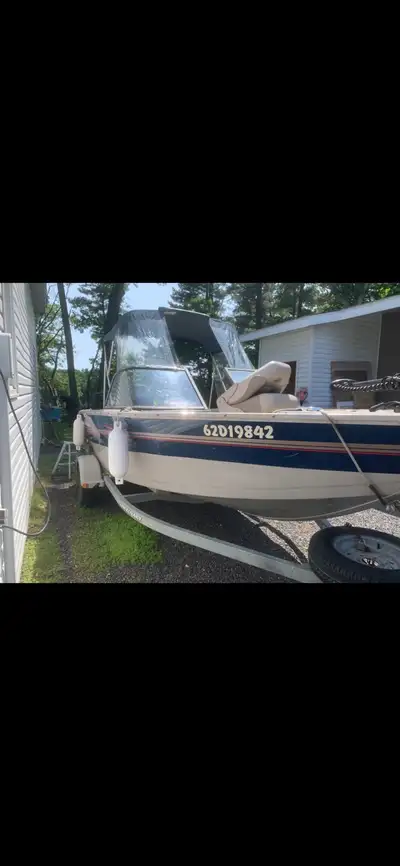 Ce bateau Princecraft pro série 162 SS 5 places d'occasion est idéal pour vos sorties de pêche et po...