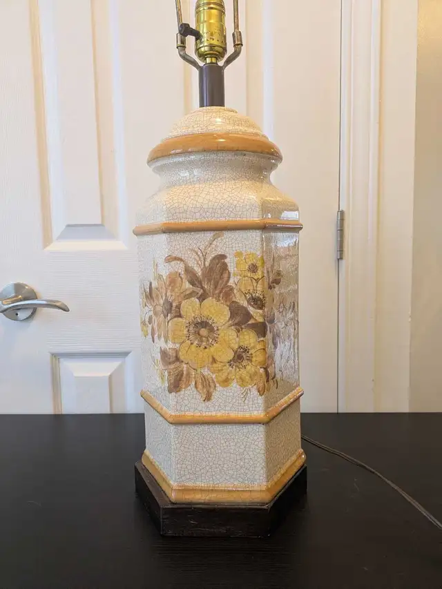 Large MCM table lamp, speckled ceramic floral design in Indoor Lighting & Fans in Ottawa - Image 3