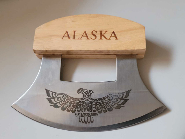 Vintage Alaska Ulu Knife with an Eagle  in Arts & Collectibles in Oshawa / Durham Region - Image 2