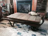 table salon chariot de bois industriel