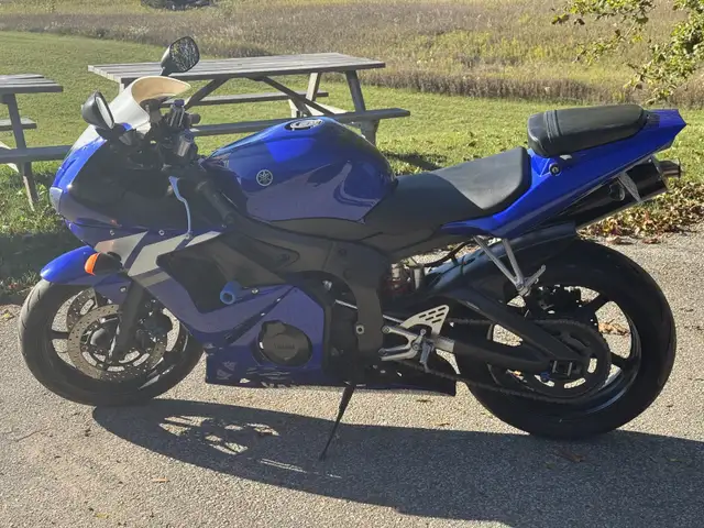 2003 Yamaha R6 in Sport Bikes in Mississauga / Peel Region - Image 4