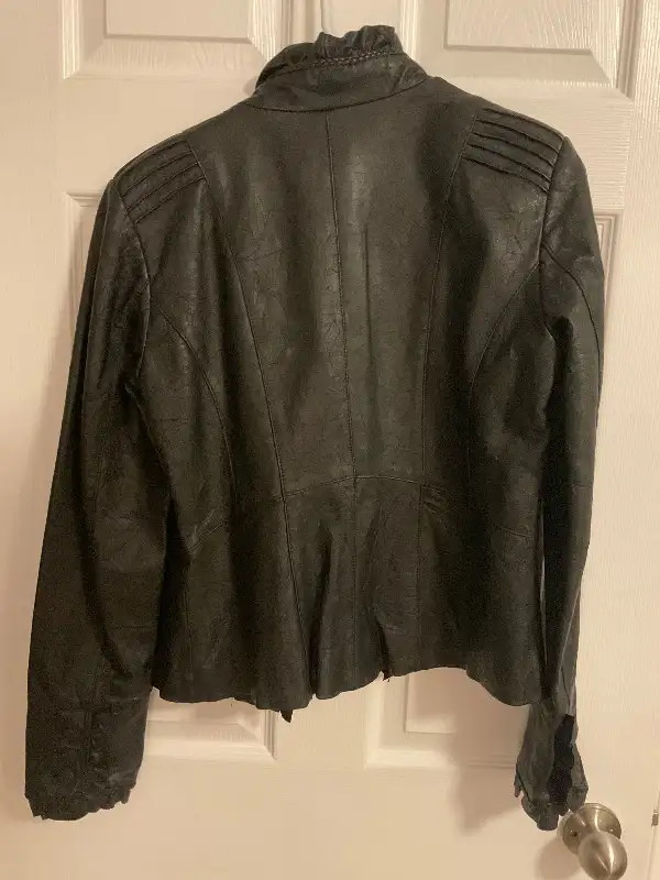 Danier black leather jacket (women’s small) in Women's - Tops & Outerwear in Oshawa / Durham Region - Image 6