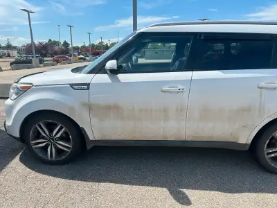 2014 kia soul, 230kms fully loaded-with leather. Looking to sell asap. Fully inspected and mechanica...