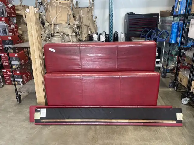 RED DOUBLE BED FRAME in Beds & Mattresses in Delta/Surrey/Langley - Image 7