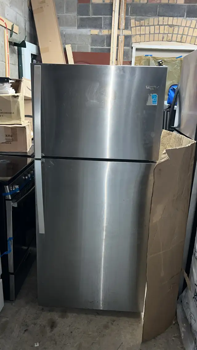 28” WHIRLPOOL FRIDGE EXCELLENT WORKING CONDITION62866660785155121