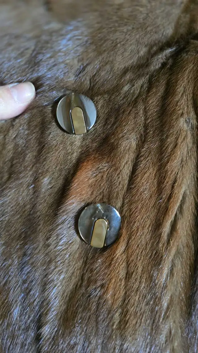 MAGNIFIQUE  MANTEAU DE VISON in Women's - Tops & Outerwear in Granby - Image 4