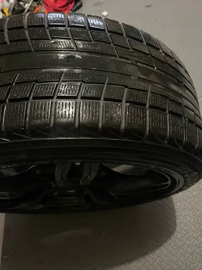Upgrade your winter driving safety with a full set of Yokohama Ice Guard IG52 tires. These tires off...