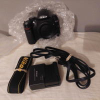 Nikon D5000 Body with strap and battery  LIKE NEW