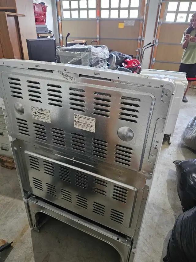 stove- never used newer  in Stoves, Ovens & Ranges in Markham / York Region - Image 3