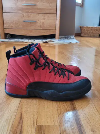 Clean and slightly creased, comes with box and red laces